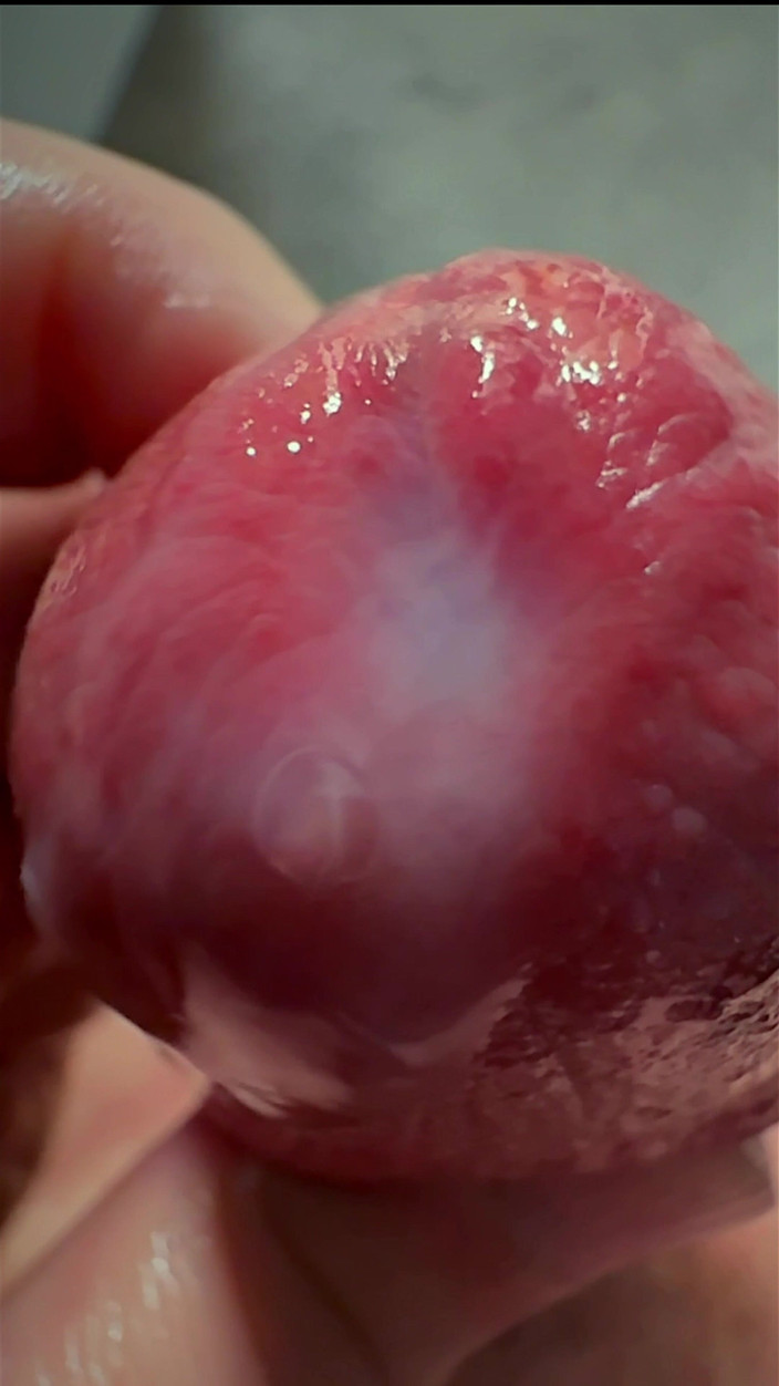 NakedFoxx: Explozie de spermă la macrocomandă. Ejaculare ultra în prim-plan