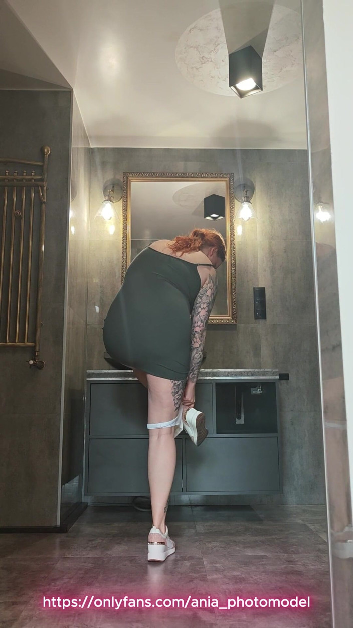 Bastet: Een camera in een openbaar toilet betrapt een vreemde man...