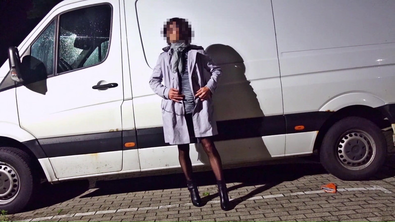 Loreley add: Lewatywa mleczna i sikanie w rajstopach