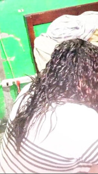 Ibu tiriku dengan pantat bahenol lagi asik nyepong kontolku