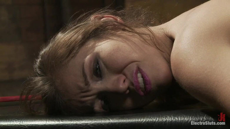 Electrosluts by Kink: Elecro lezdom isis love membuka lubang pantat sempit audrey