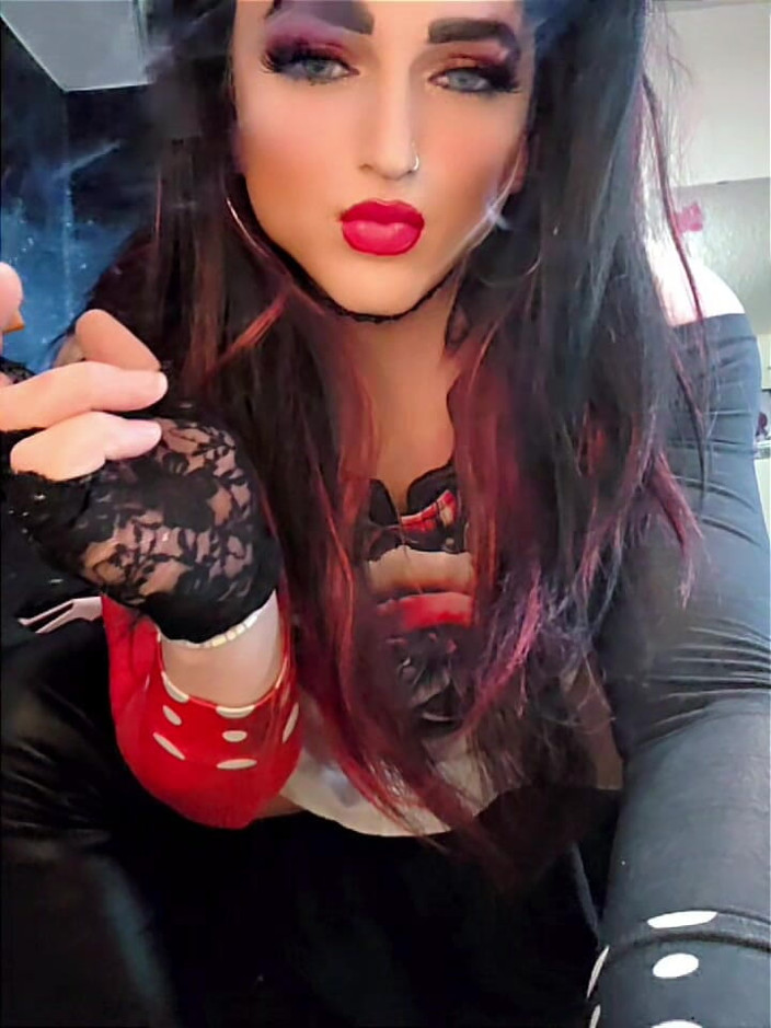 andreabunni: Drea Smokes