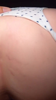 Великий член у тісній падчерці — крупний план Creampie