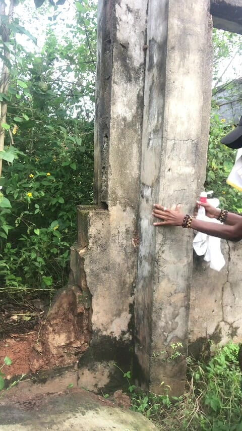 Sexydaddy: Kasar. Aku ngentot manis di belakang gedung yang belum lengkap...