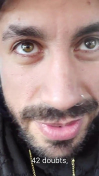 Tony Ist Im Auto Gefangen Und Wird Gekitzelt