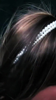Stora tuttar PAWG MILF porrstjärna Kerry Louise tar stor belastning av sperma över hennes spridda fitta
