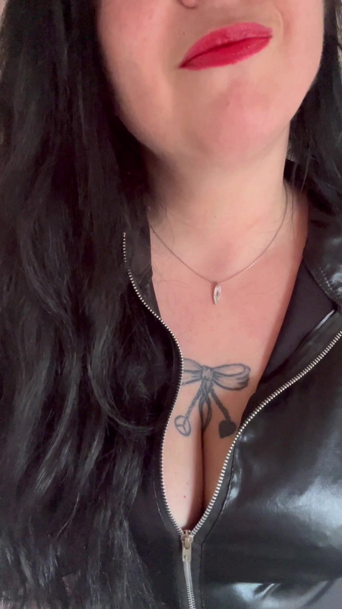 Maitresse Clara: 8小时，听我的命令......