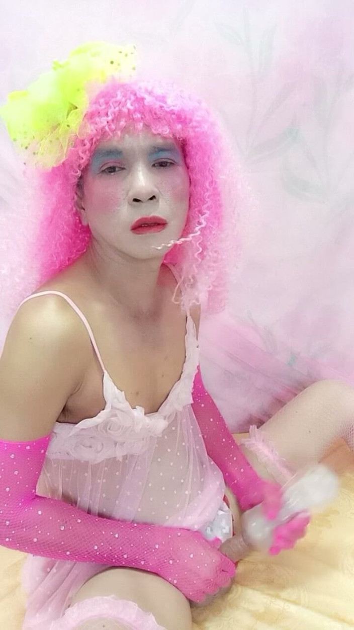 nguyen dang thien tri: Oanh Le Transgender Wearing Sexy Clothes Selfie Cups Tinh