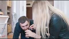 Erotic Tanya: Prasátko dostane výstřik