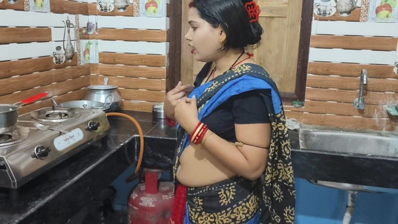 Sona bhabhi: Heiße indische milf-hausmädchen-ehefrau verführt und fickt hart, desi sexvideo