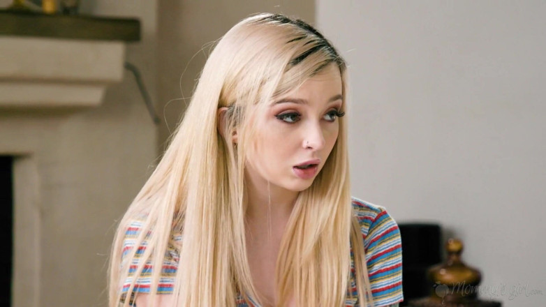 Mommy's Girl: Awek ibu tiri - Si blonde kecil molek Lexi Lore ditangkap...