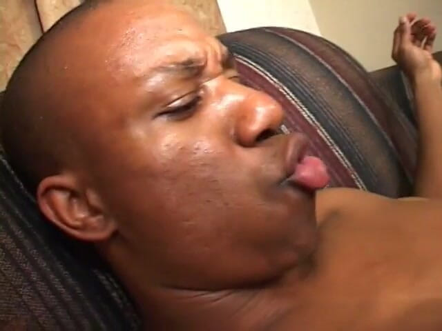 Butt Paradise: Girl with juicy butt gets fucked on couch