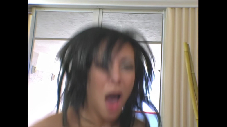 Blitzporn: Lela Star: spermă pe micul piercing pe care îl am pe...