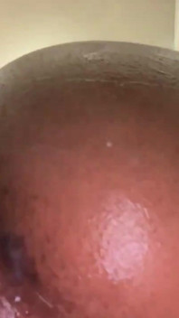 Awek Jamaica digali dalam lubang pantat