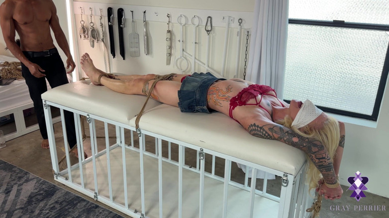Gray Perrier: Tied and Kitzeln - Eine Intensive Kitzelsitzung Mit TS Gray Perrier