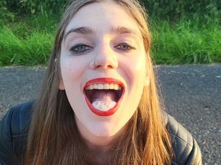 Zara Bizarr: Spontaner blowjob im freien