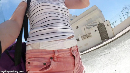 Faye Taylor: Tena Slip Maxi prázdninová procházka