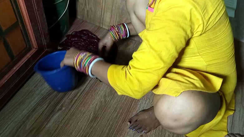 FireeCouple: J’ai baisé la femme de ménage dans la salle de...