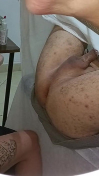 Hasta prostat muayenesine gidiyor ama sonunda götüne takma yarak takıyor