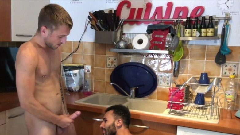 First sex experience with boy for straight: Sex ráno v kuchyni