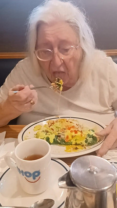 BBW nurse Vicki adventures with friends: Madrasta e eu tomando café da manhã