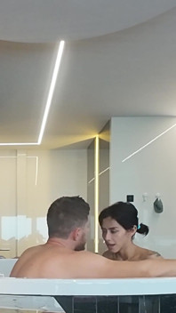 내 안에 사정해 파피이 18살 라티나 핵으로 가는 몸집이 작은 라틴계 여자 - Veronica Leal Jacuzzi