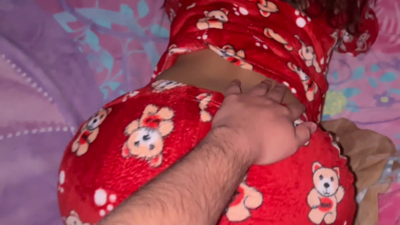 MorritasMX: 我妻子的继侄女在床上等待！自制