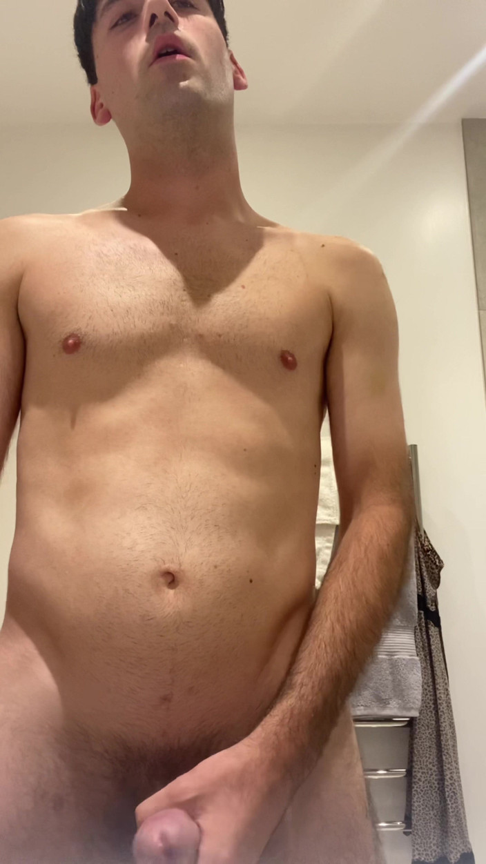 HornyDom: 饥渴的直男自慰他的大鸡巴并吞下他自己的精液