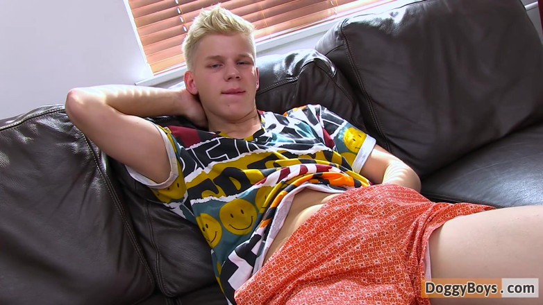 Doggy boys: Băiatul blond gemene Bert Meyer se bucură de pula lui...