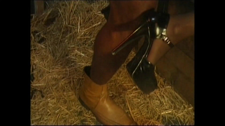 Black Sinner: Maravillosa sexy milf con peludo coño follada y corrida dentro...