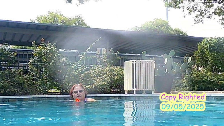 BBW nurse Vicki adventures with friends: Pielęgniarka Vicki Modeluje Swoje Nowe Bikini Przy Basenie Cię Następnie