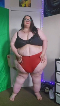 SSBBW ยักษ์หญิงเดินในกางเกงในสีแดงรัดรูป