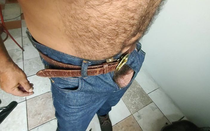 Hairy stink male: Redneck in Jeans Smoking