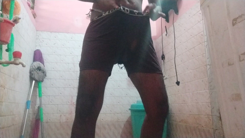 Tamil 10 inches BBC: Tamil10inchesbbc Sexy holení a koupání a překvapení na konci část 2