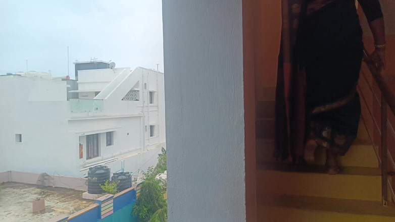 Inba: Sousední vdané ženy ukazující strukturu na schodech