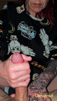 Mitt på natten smord fet handjob liten smutsig prat