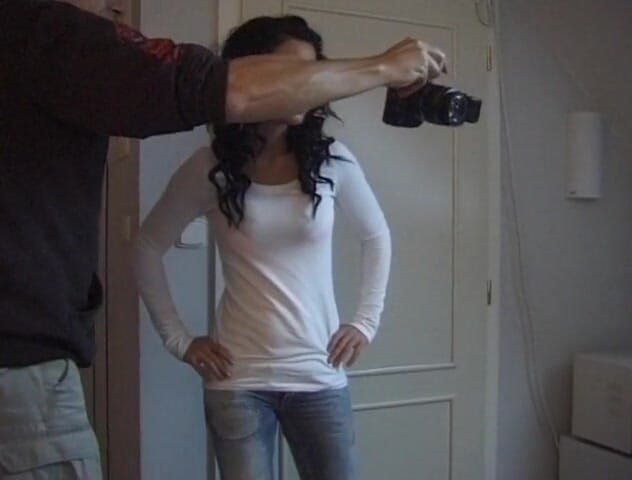 Flash Model Amateurs: BtS servizio fotografico con una meravigliosa ragazza mora