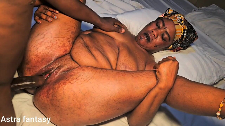 Ebony Legeng: He Fucked so Deep That He Did Not Know When...