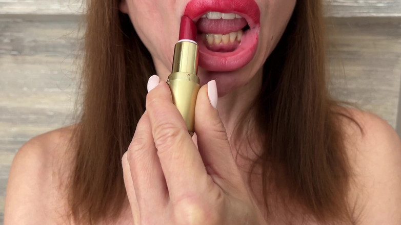 Mistress Mary: 你为我的猩红色嘴唇疯狂，不是