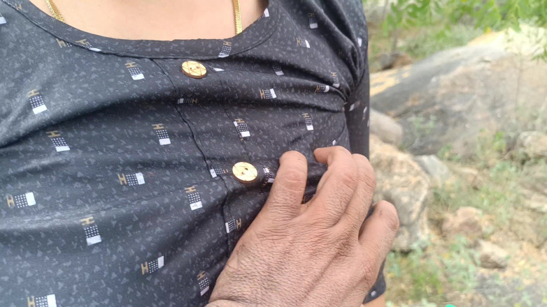 Pushpa studio: Des femmes mariées donnent à leur copain et se font sucer...