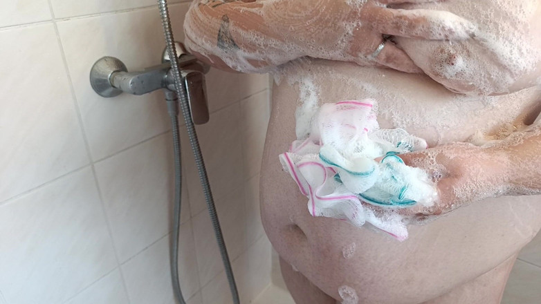 Jonas1996: Banho amador é um sentimento, quando a espuma se esgota no...