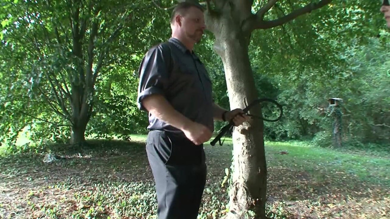 Absolute BDSM films - The original: Dominuje upokarza łańcuch w gospodarstwie