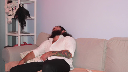 Alexa Poshspicy: Yapay zekalı kız arkadaşım cadılar bayramında hayata döndü. Hardcore. Yüzünde...