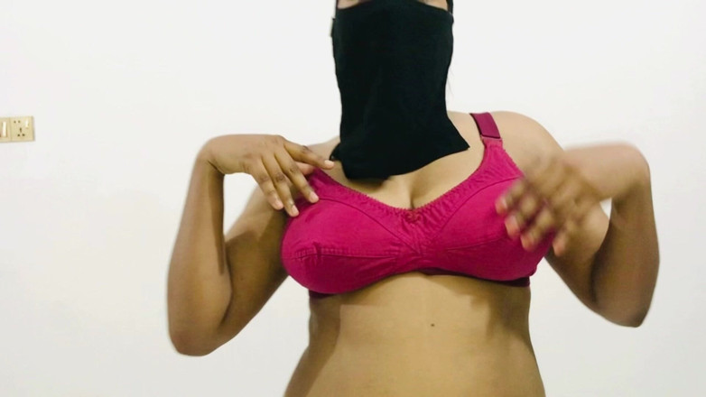 Desi mommy: Desi velká nevlastní sestra Dunce před jejím 18letým malým nevlastním bratrem