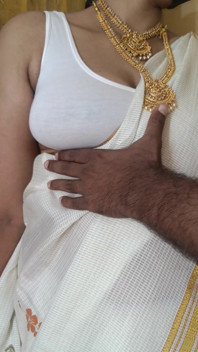 Podvádění tetičky Mallu Hot Romance Lízání prsou Sexy virální video