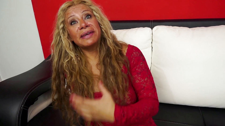 Mature Climax - 100% Mature Videos: Dojrzała bogini jedzie kutasa faceta na castingu