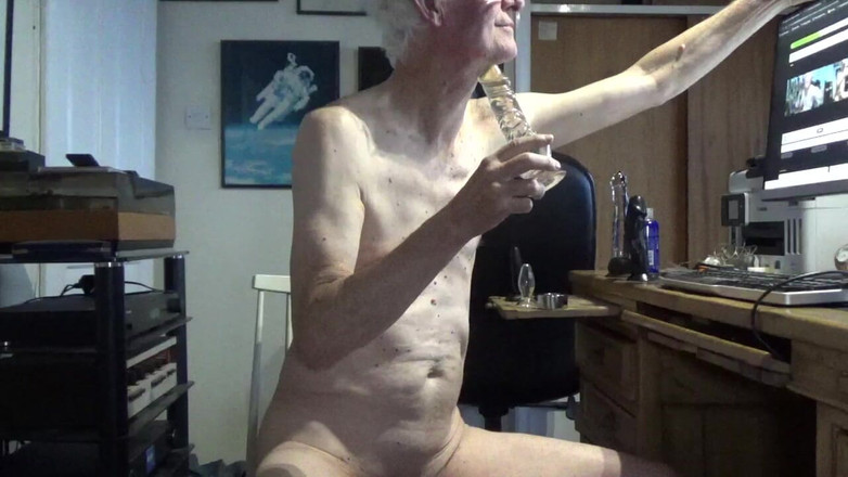 bigears: Soukromá Show - Svlékání, Kouření Robertků a Výstřik