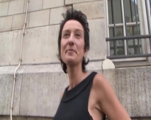 Monde Francais: ストッキングを履いたクーガーフランス人ふしだらな女がアナルセックスを楽しむ