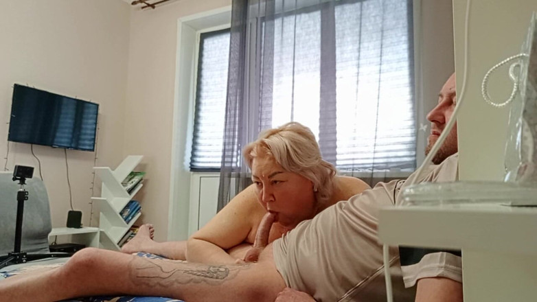 Zona901: मैं अपनी सौतेली मम्मी का मुंह गर्म, मोटे वीर्य से भरता हूं