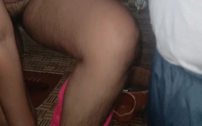 Pushpa studio: Une demi-sœur baise dans la salle de bain avec son...
